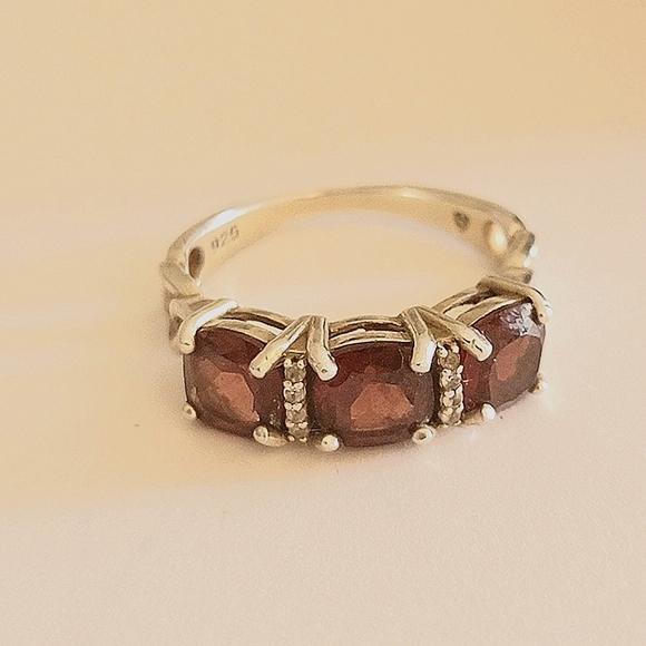 New Sterling Silver and Garnet ring 925 size 6 - Picture 3 of 3